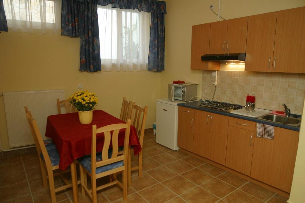 Afrodite Apartmanok Eger Luaran gambar