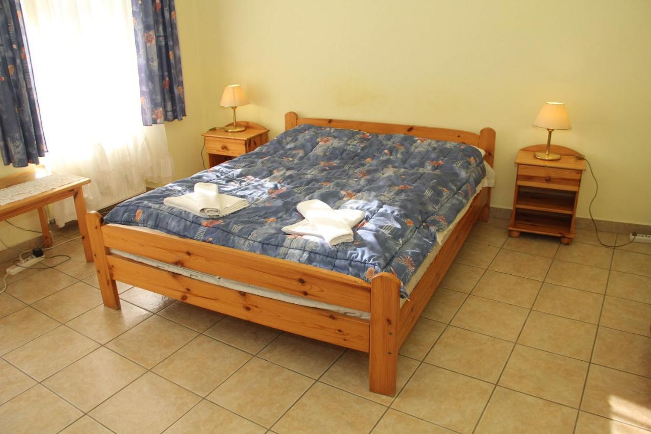 Afrodite Apartmanok Eger Luaran gambar