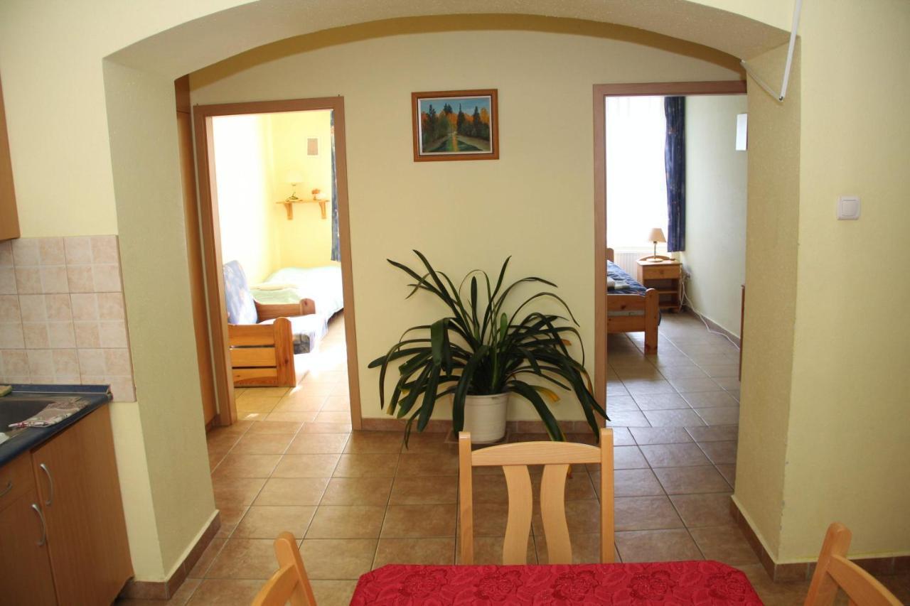 Afrodite Apartmanok Eger Luaran gambar